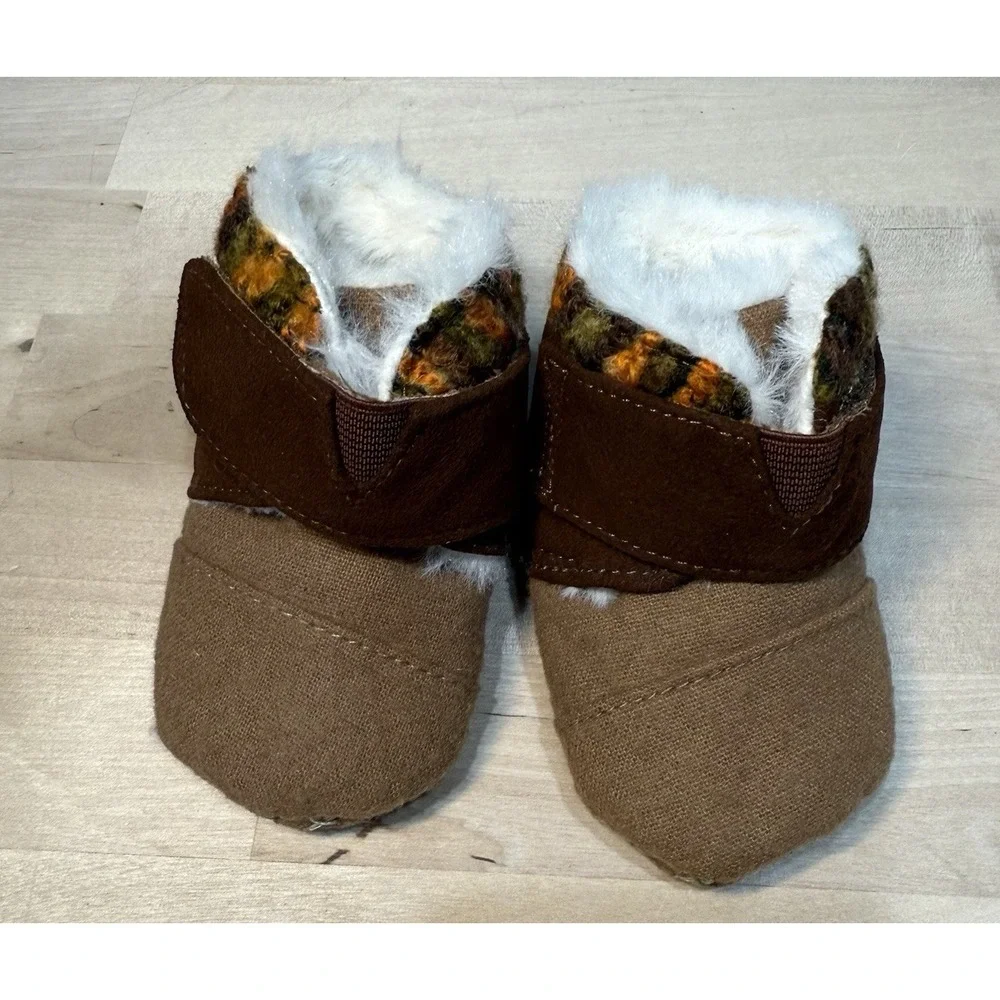 Toms Baby Moccasins Slippers Booties Size 2 Shoe Fur Brown Unisex Baby Toddler